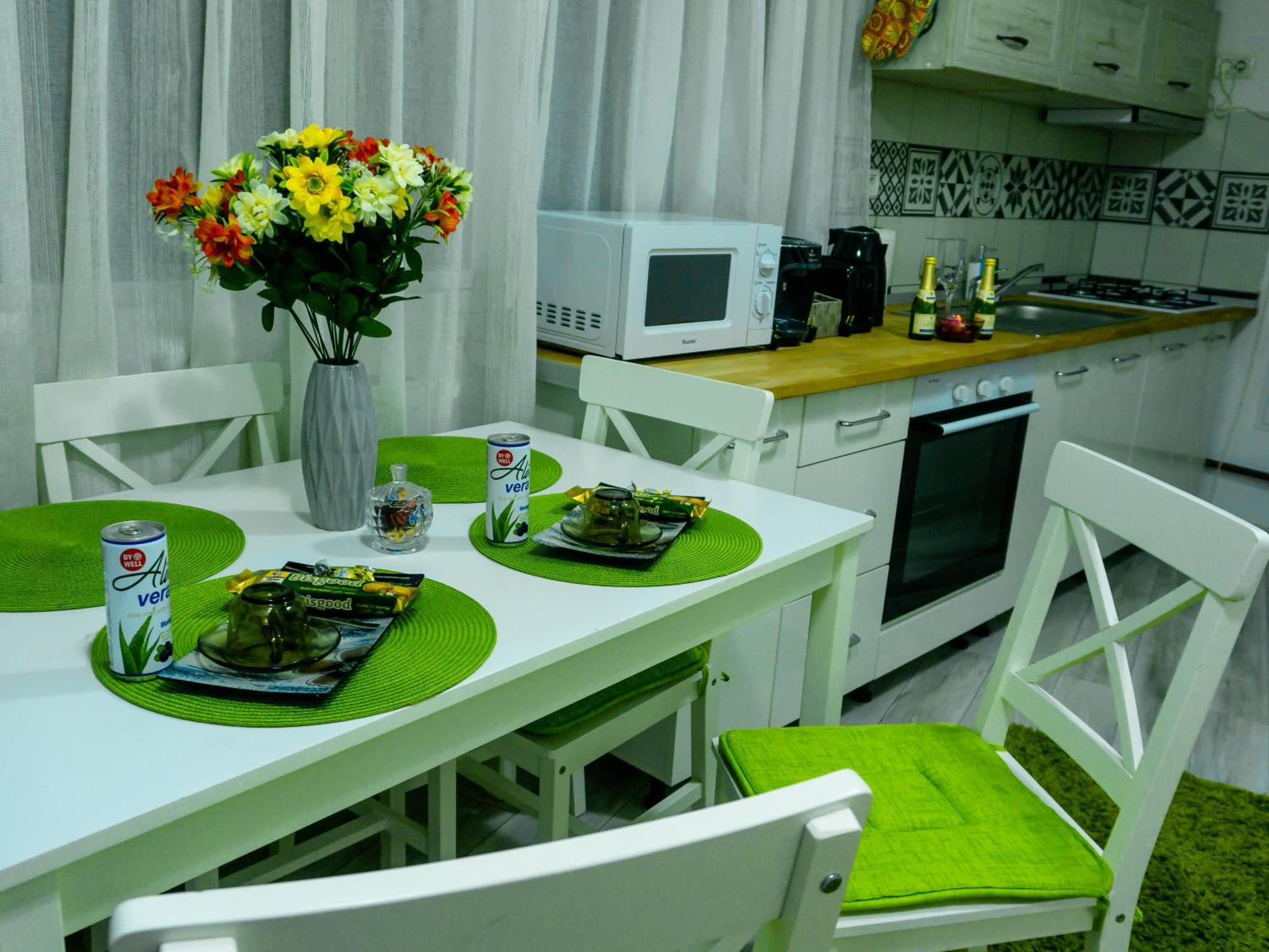 Comfortable Apartment University Square Bukares Bagian luar foto