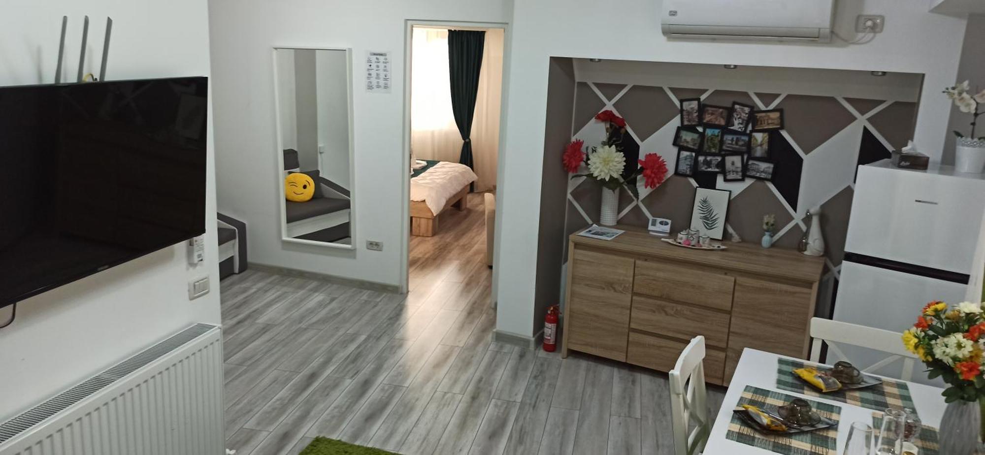 Comfortable Apartment University Square Bukares Bagian luar foto