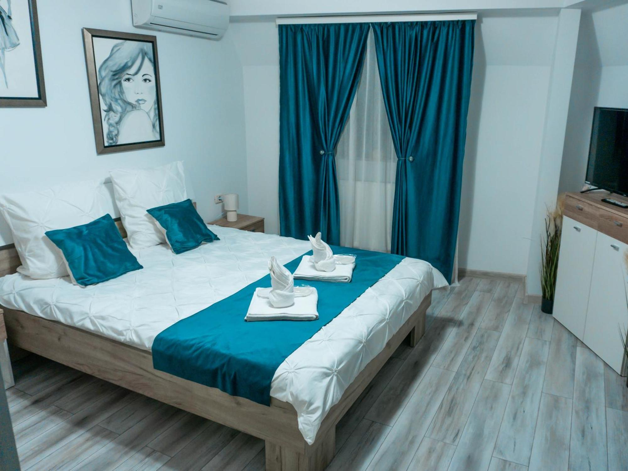 Comfortable Apartment University Square Bukares Bagian luar foto