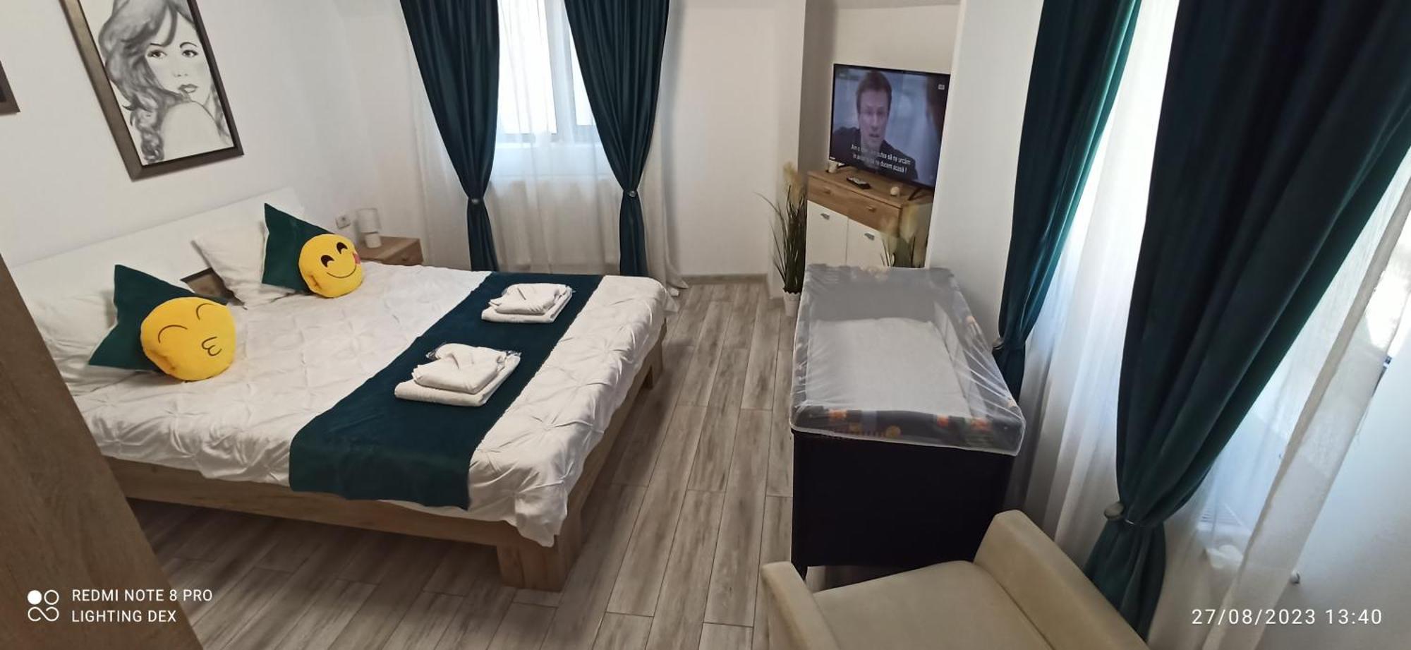 Comfortable Apartment University Square Bukares Bagian luar foto