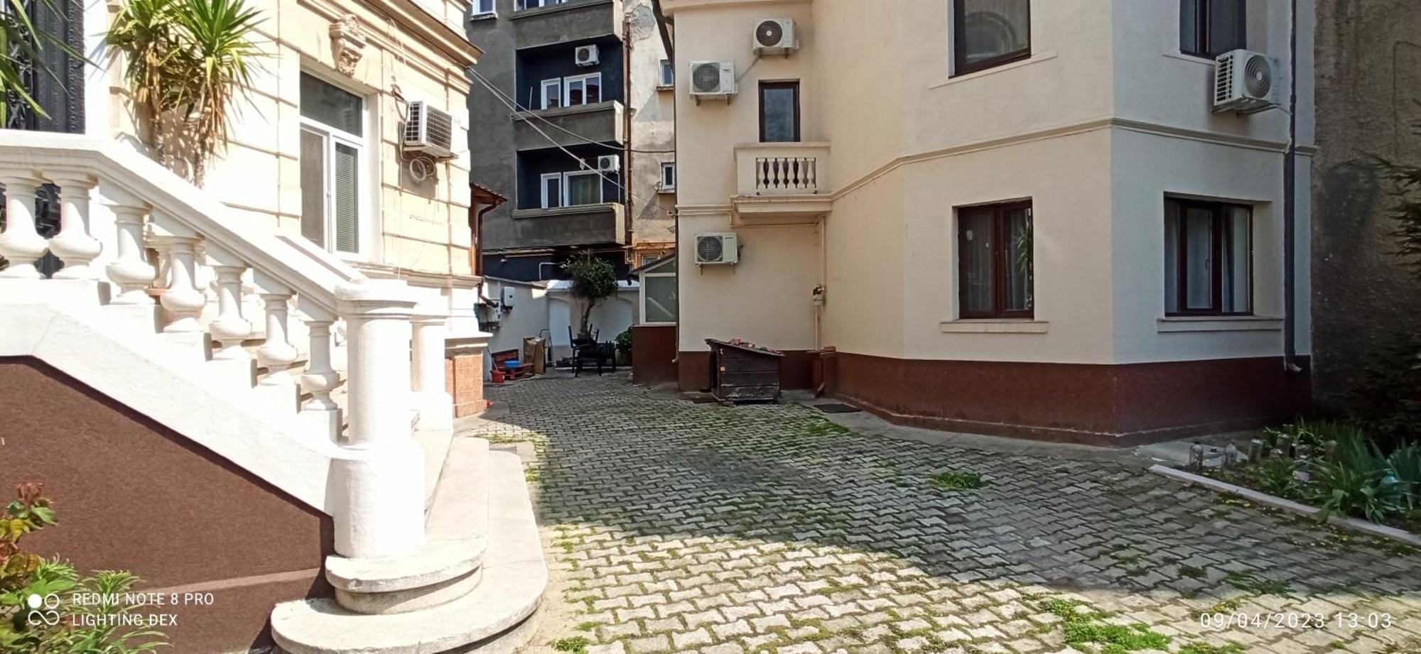 Comfortable Apartment University Square Bukares Bagian luar foto