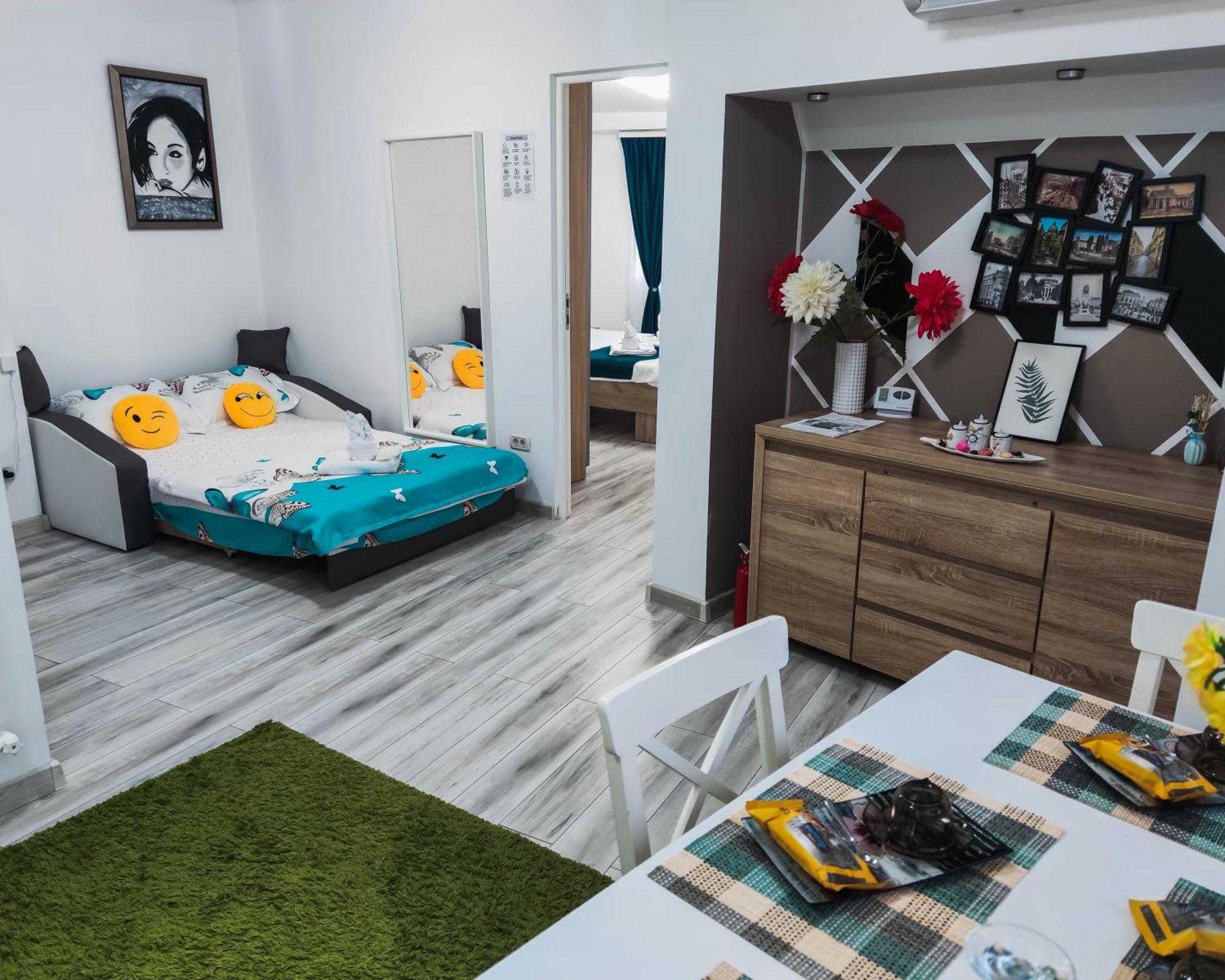 Comfortable Apartment University Square Bukares Bagian luar foto