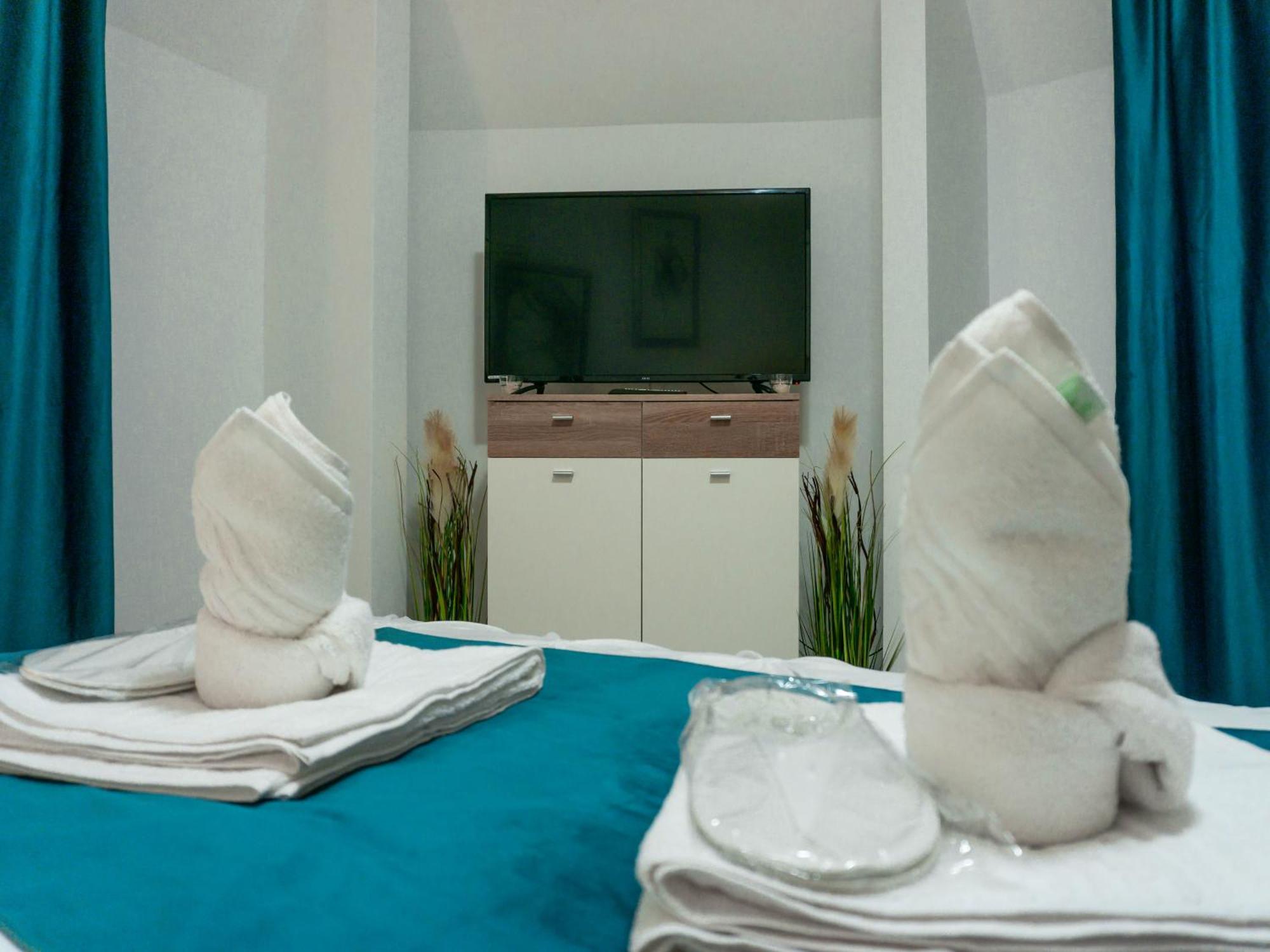 Comfortable Apartment University Square Bukares Bagian luar foto